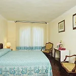 Relais Colonna فندق 4*
